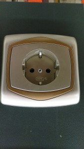 villanyszereles-konnektor-169x300